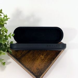 ⬇️$15 Oakley small Eyeglass case black